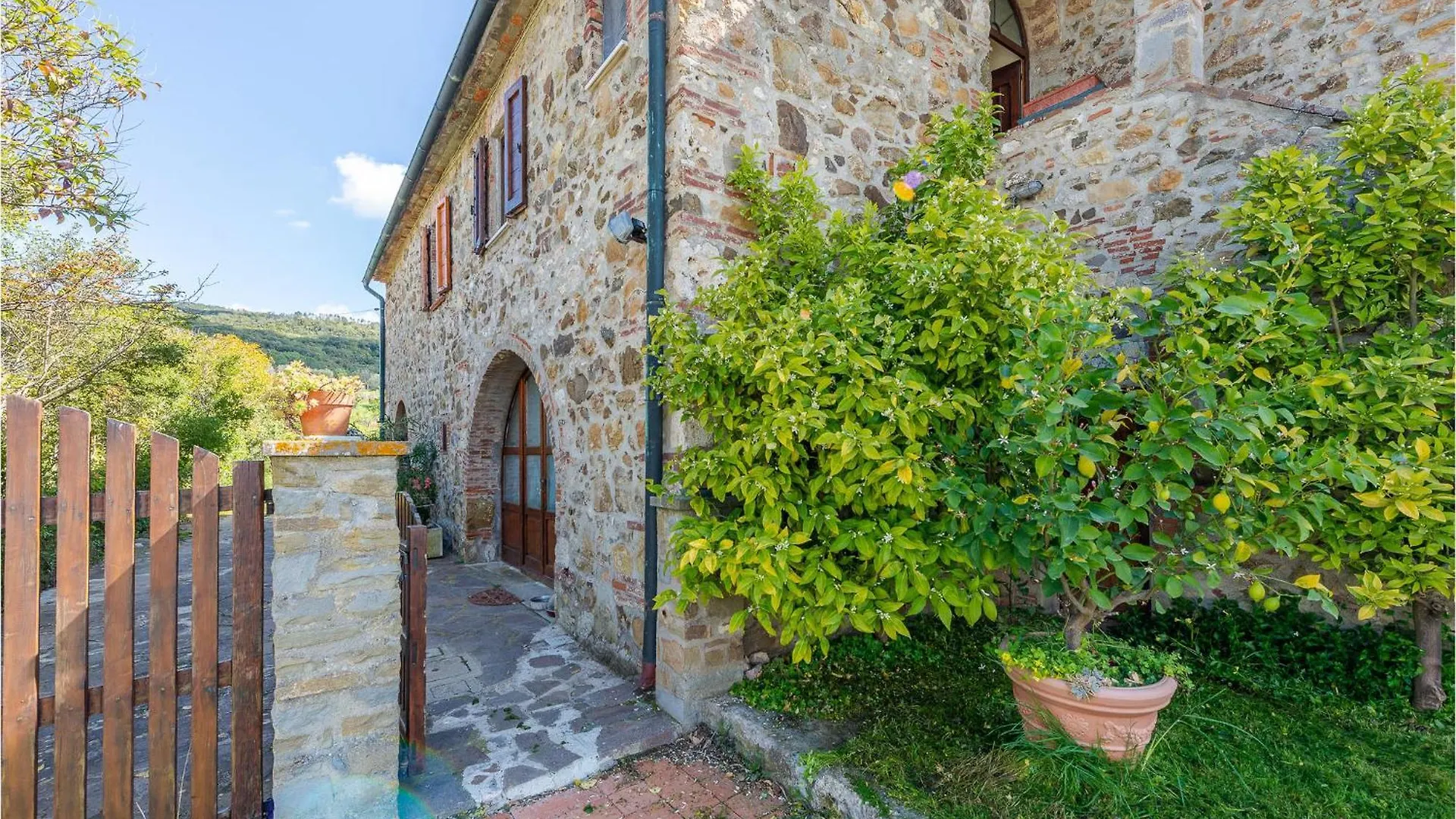 Cozy Home In Massa Marittima Gr With Kitchen Feriehus
